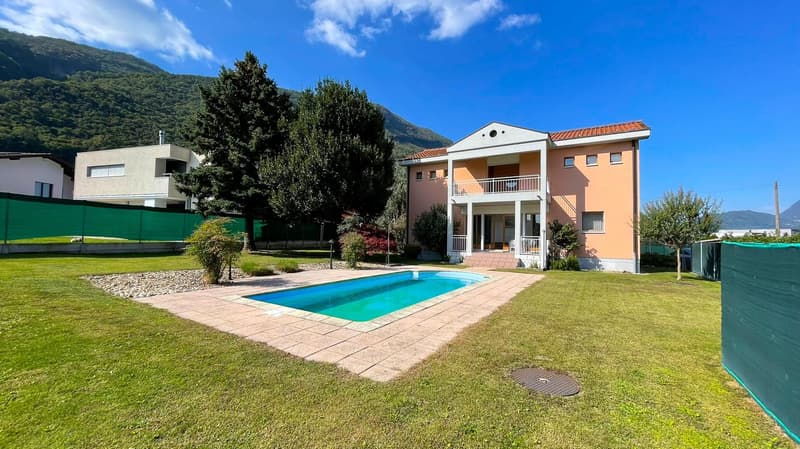 Splendida villa con piscina a Riva San Vitale (POSSIBILITà DI SUBENTRO ALL'IPOTECA) (2)