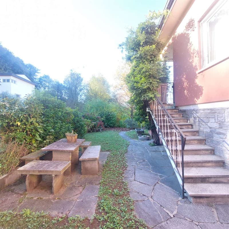 Montagnola, Terreno edificabile con villa preesistente (4)