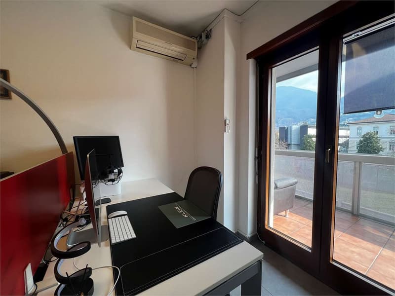 rif. 2673 Lugano - Postazione di lavoro (scrivania) in locazione (2)