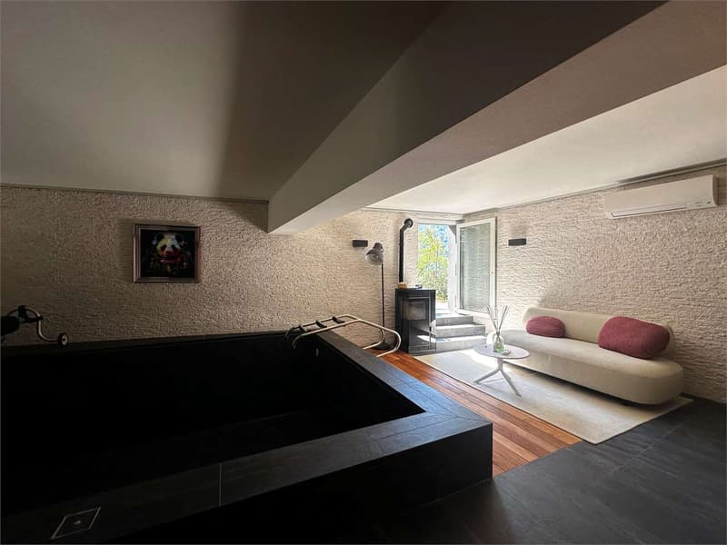 Villa panoramica con piscina interna nel cuore di Vico Morcote (11)