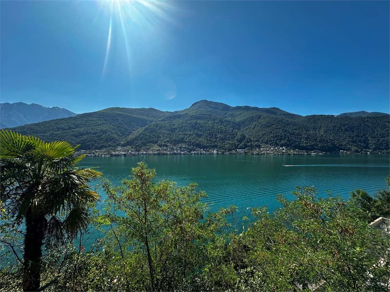 Villa panoramica con piscina interna nel cuore di Vico Morcote (13)