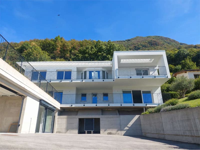 Rif. 2713 Pugerna Villa di nuova costruzione con giardini e vista lago (1)
