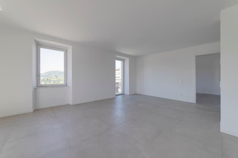 Moderno ed elegante appartamento con favolosa terrazza coperta e giardino (12)