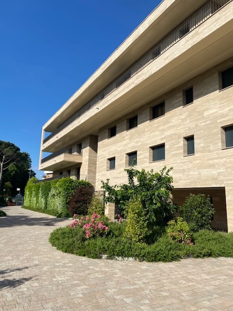 SPLENDIDO, MODERNO ED ELEGANTE 2.5 LOCALI (4)