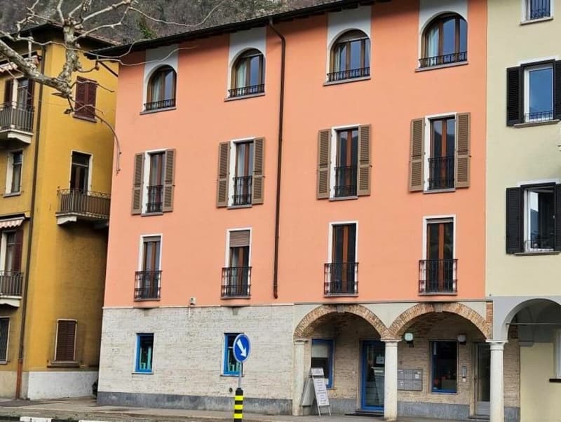 APPARTAMENTO MANSARDATO A CAPOLAGO (11)