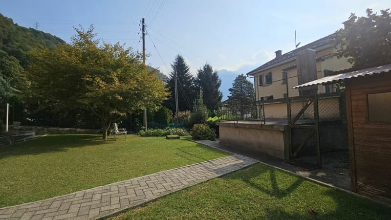 CASA UNIFAMILIARE CON CURATO GIARDINO A S.VITTORE (17)