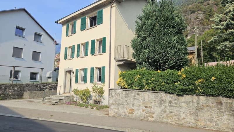 CASA UNIFAMILIARE CON CURATO GIARDINO A S.VITTORE (3)