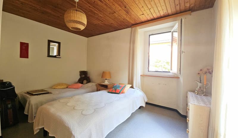 CASA UNIFAMILIARE CON CURATO GIARDINO A S.VITTORE (12)