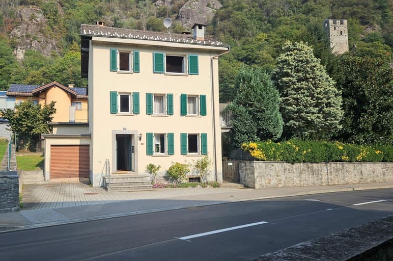 CASA UNIFAMILIARE CON CURATO GIARDINO A S.VITTORE (1)