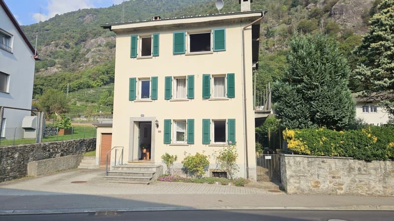CASA UNIFAMILIARE CON CURATO GIARDINO A S.VITTORE (2)