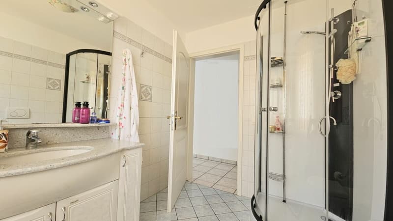 VILLETTA UNIFAMILIARE CON BEL GIARDINO (9)