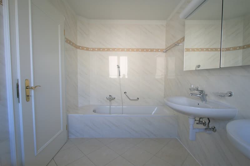 Elegante e tranquilla Residenza - ampio 3.5 locali (98 mq) con spaziosa terrazza coperta - Ascona (14)