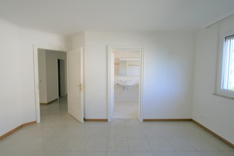 Elegante e tranquilla Residenza - ampio 3.5 locali (98 mq) con spaziosa terrazza coperta - Ascona (12)