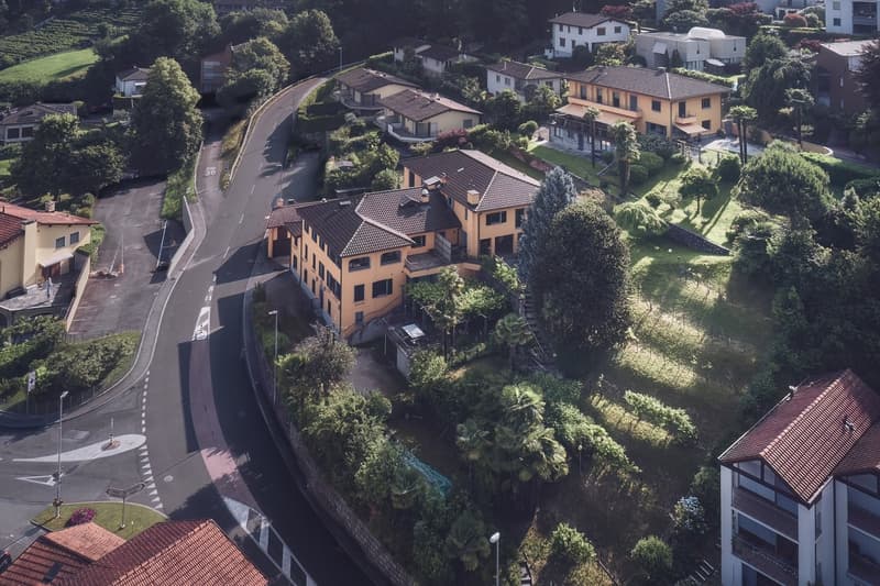 Affittasi grande casa di 11 locali immersa nel verde a Origlio (12)