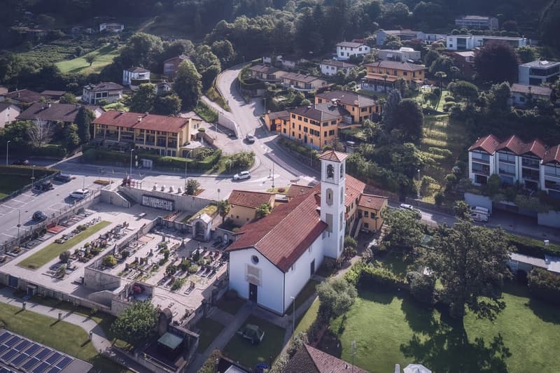 Affittasi grande casa di 11 locali immersa nel verde a Origlio (13)