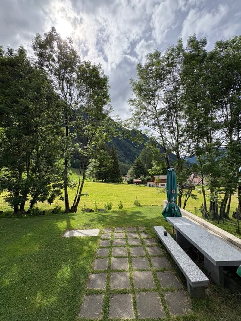 Casa di design in legno immersa nel verde (14)