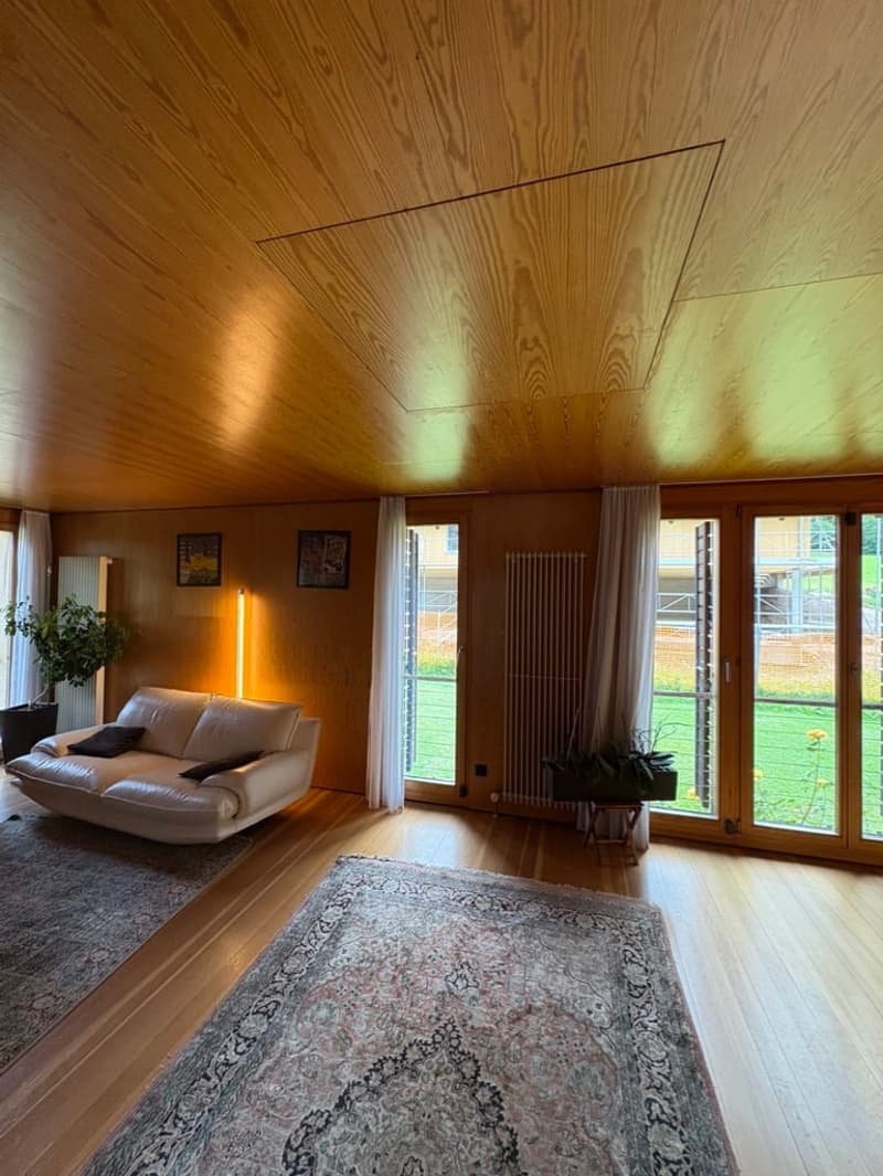 Casa di design in legno immersa nel verde (21)