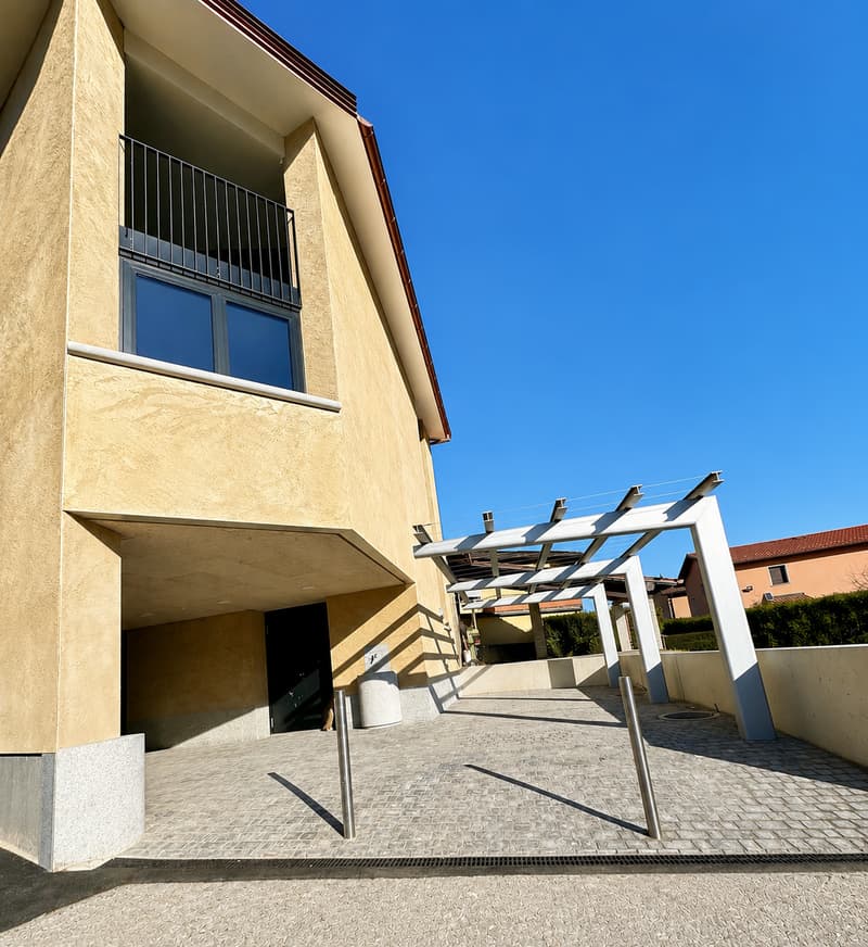 Arosio - Nuova casa unifamiliare tra natura ed architettura (2)