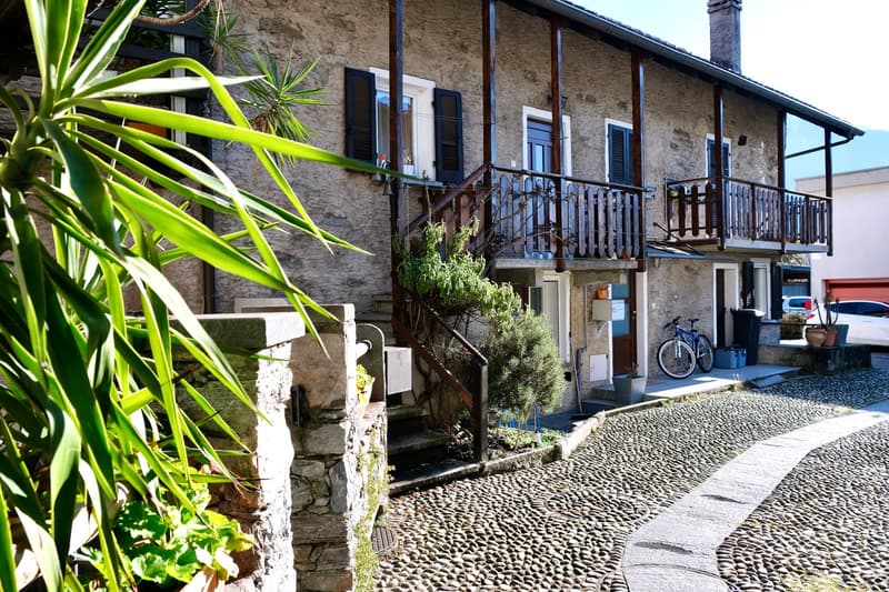 Luminosa casa di charme a Gordola in contesto residenziale. (11)