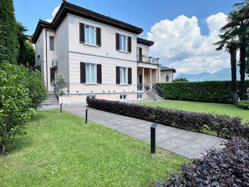 AFFITTASI MENSILMENTE Villa pronta all'uso in centro Lugano con importante vista lago (1)