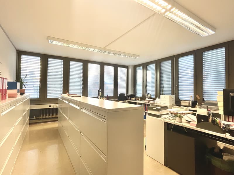 LUGANO - VENDESI SPAZIO COMMERCIALE/AMMINISTRATIVO