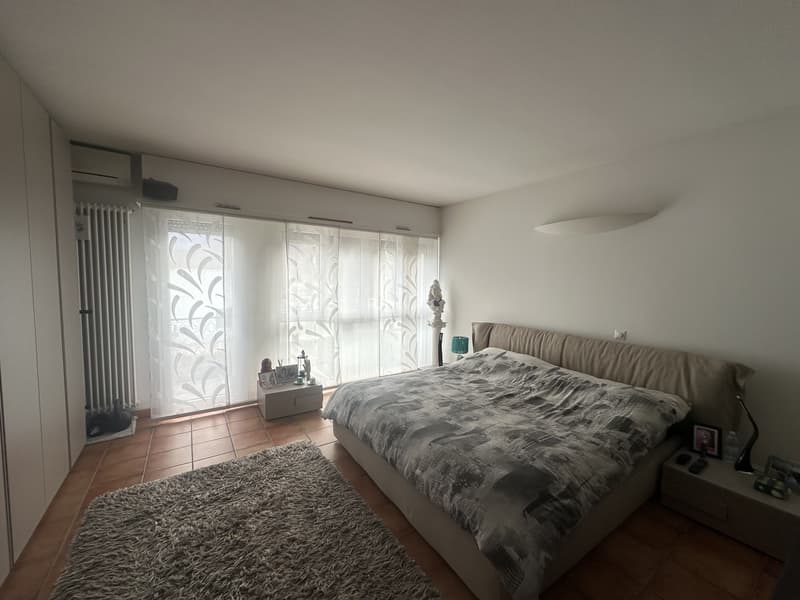 VENDESI LUMINOSA VILLA A SCHIERA (13)