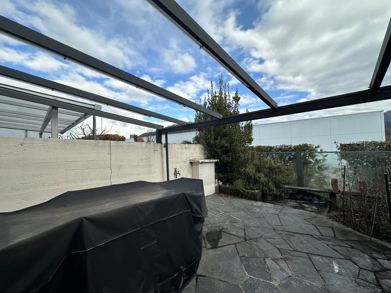 VENDESI LUMINOSA VILLA A SCHIERA (5)