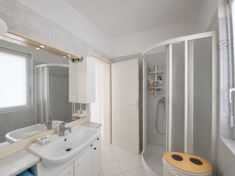 VACALLO - VENDESI LUMINOSA PROPRIETÃ CON GIARDINO PRIVATO (12)