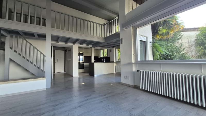 Villa vista lago con giardino e piscina (3)