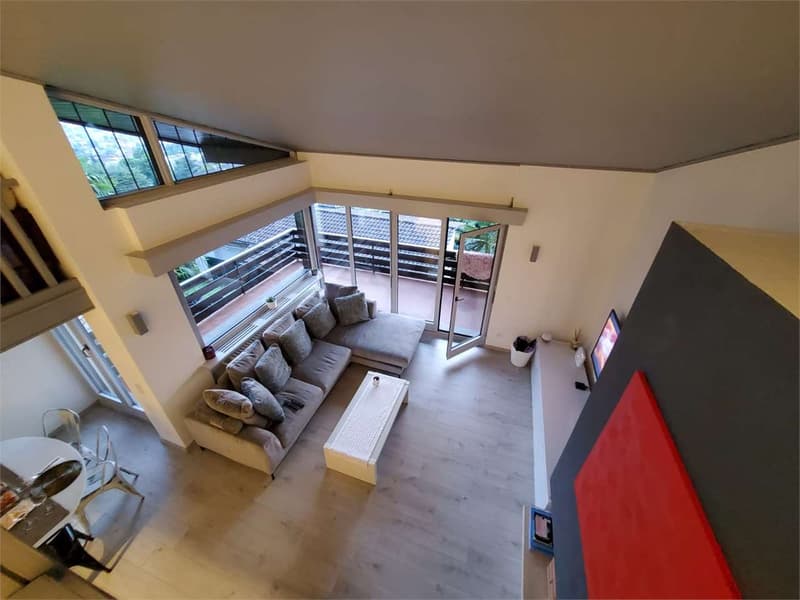 Villa vista lago con giardino e piscina (8)