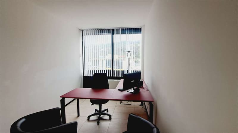 Ufficio singolo in stabile signorile - Pambio (2)
