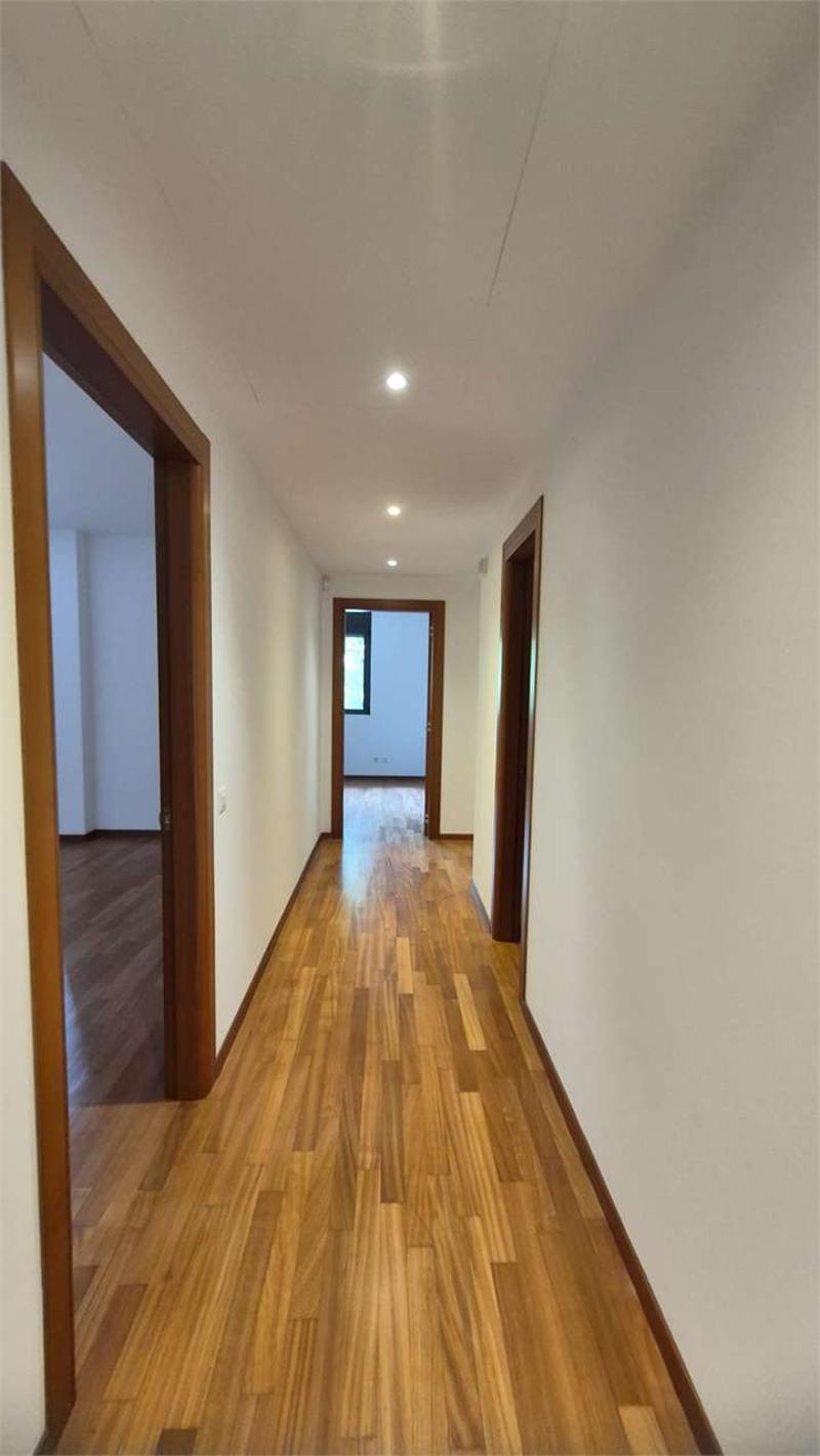 Prestigioso appartamento con vista lago (13)