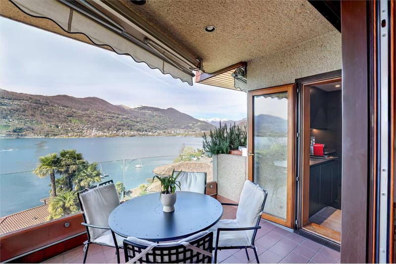 VILLA CON GIARDINO E VISTA LAGO A MONTAGNOLA (9)