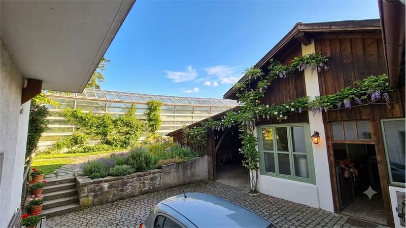 Casa indipendente con ampio giardino edificabile nel cuore di Chiasso (11)