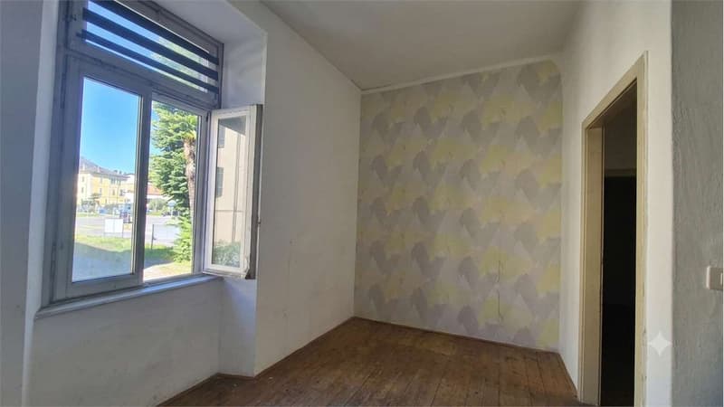Casa indipendente con ampio giardino edificabile nel cuore di Chiasso (9)
