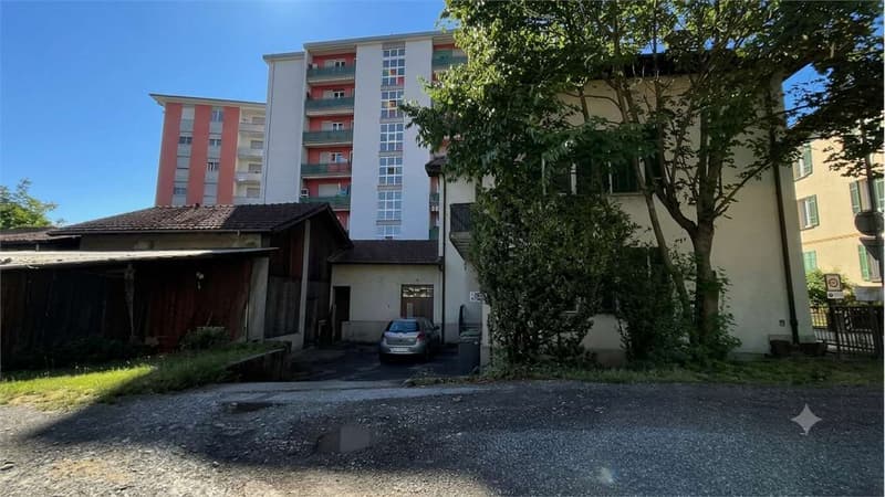 Casa indipendente con ampio giardino edificabile nel cuore di Chiasso (5)