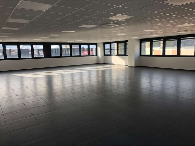 Affittasi moderno spazio commerciale di 232 m² a Giubiasco (3)