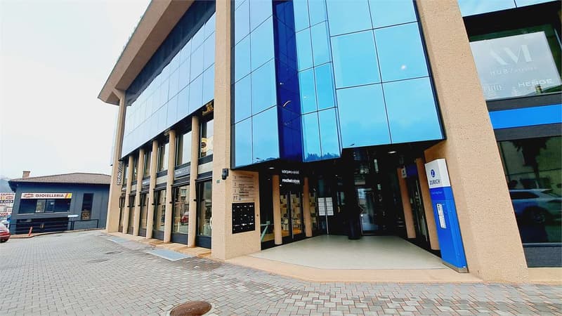 Affittasi spazio commerciale suddivisibile a Pambio Noranco (12)