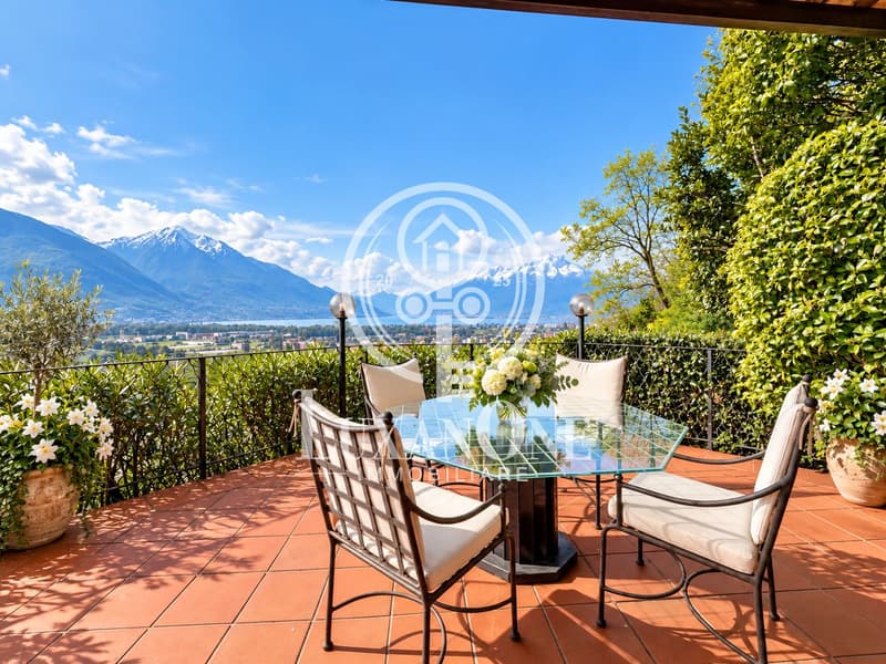 Exklusive Panoramavilla in Gordola mit beheiztem Pool und traumhafter Seesicht (2)