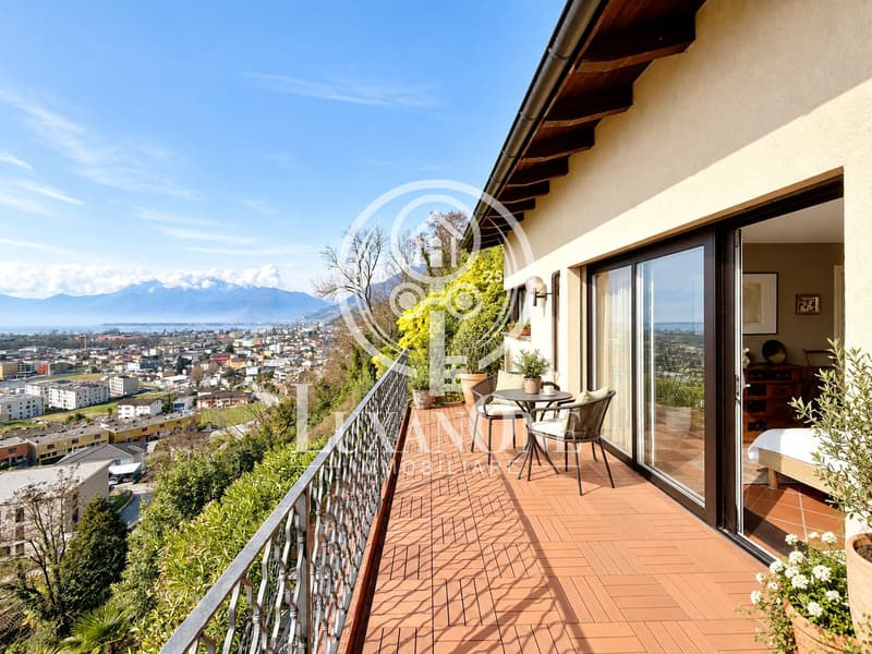 Exklusive Panoramavilla in Gordola mit beheiztem Pool und traumhafter Seesicht (4)