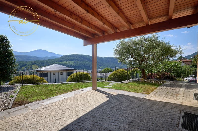 VILLA CON STUDIO SEPARATO E MERAVIGLIOSO GIARDINO (7)