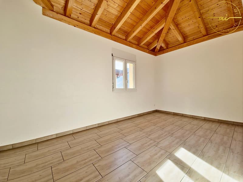 SPLENDIDA CASA DI TESTA CON GIARDINO PRIVATO A CRESCIANO (14)