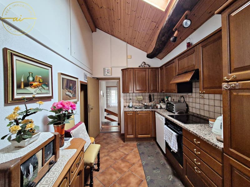 Casa plurifamiliare storica con 3 appartamenti a Rivera (7)