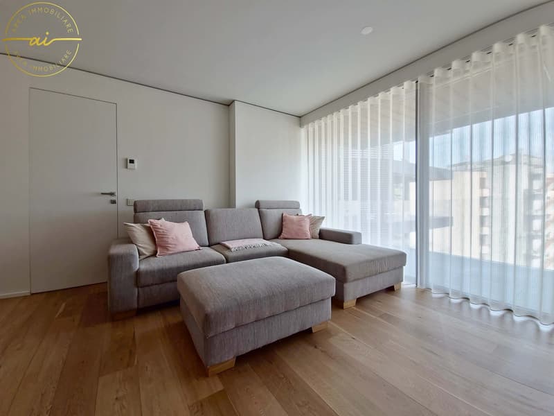 ELEGANTE APPARTAMENTO 3.5 LOCALI CON TERRAZZA E VISTA LAGO PARZIALE A PARADISO (4)