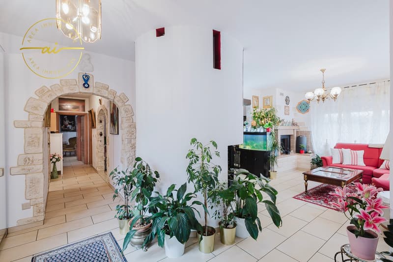 Casa unifamiliare con giardino e piscina a Cresciano (3)