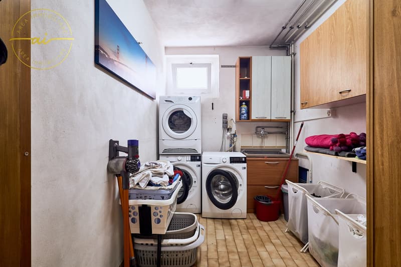 SPAZIOSA CASA CON 3 UNITÀ ABITATIVE E GIARDINO DI 400 MQ (12)
