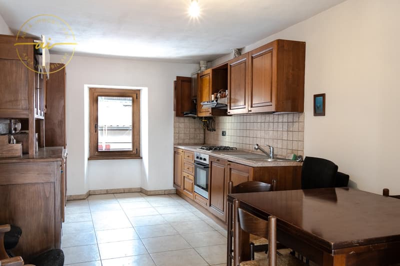 Casa plurifamiliare con 3 appartamenti in vendita, ideale anche come investimento (10)