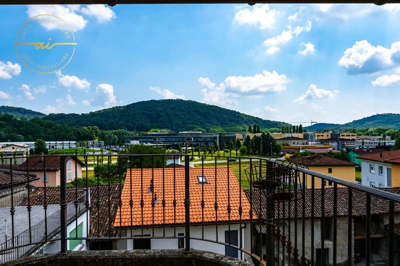 Casa plurifamiliare con 3 appartamenti in vendita, ideale anche come investimento (2)