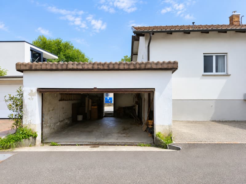 AMPIA VILLA DI 8 LOCALI CON GIARDINO PRIVATO A COLDRERIO (13)