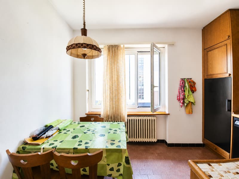 AMPIA VILLA DI 8 LOCALI CON GIARDINO PRIVATO A COLDRERIO (7)